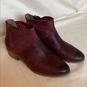 Hinge Booties